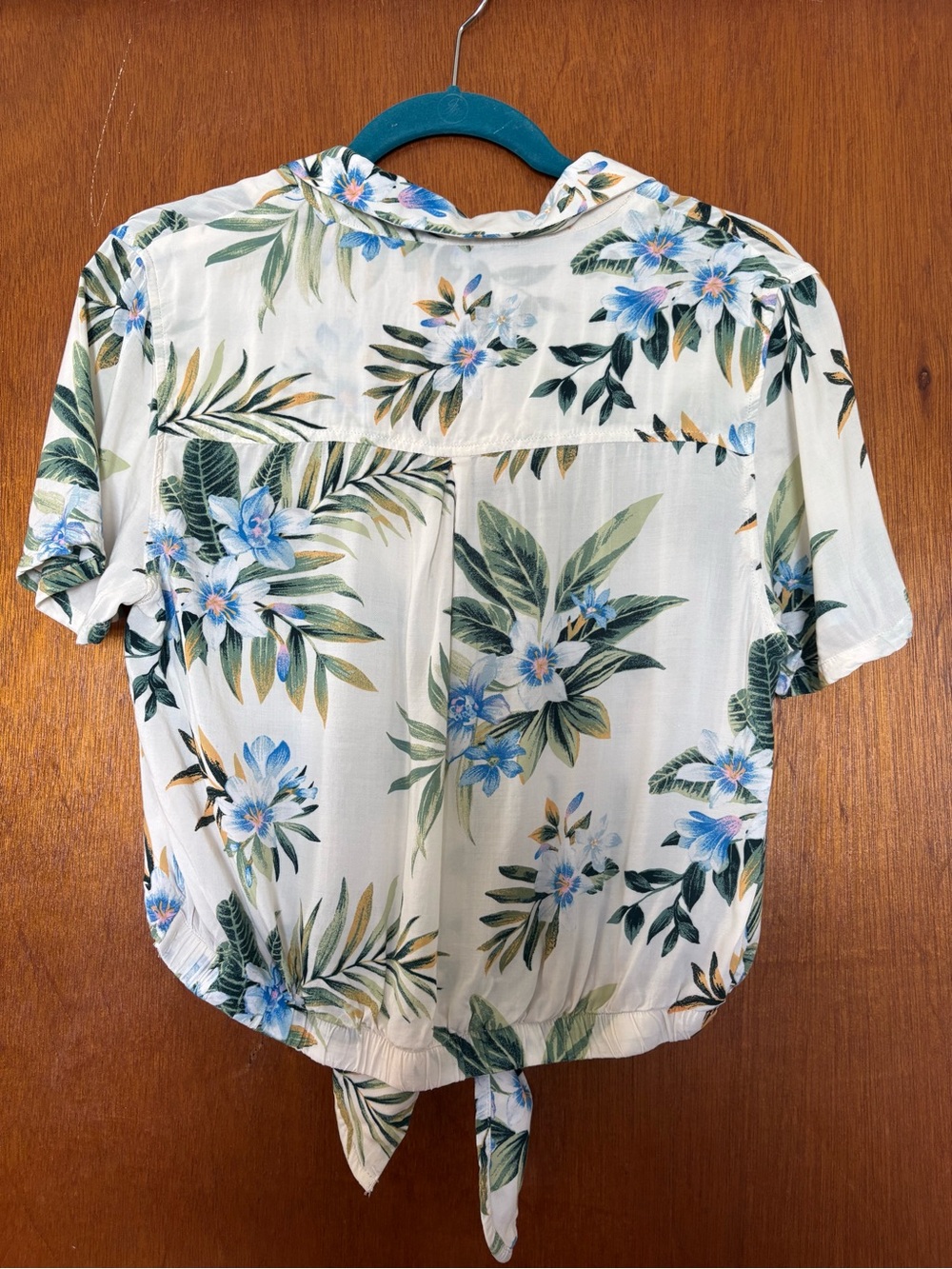 Medium American Eagle Cream Cropped Tropical Tie Front Button Up Top - Picture 4 of 16